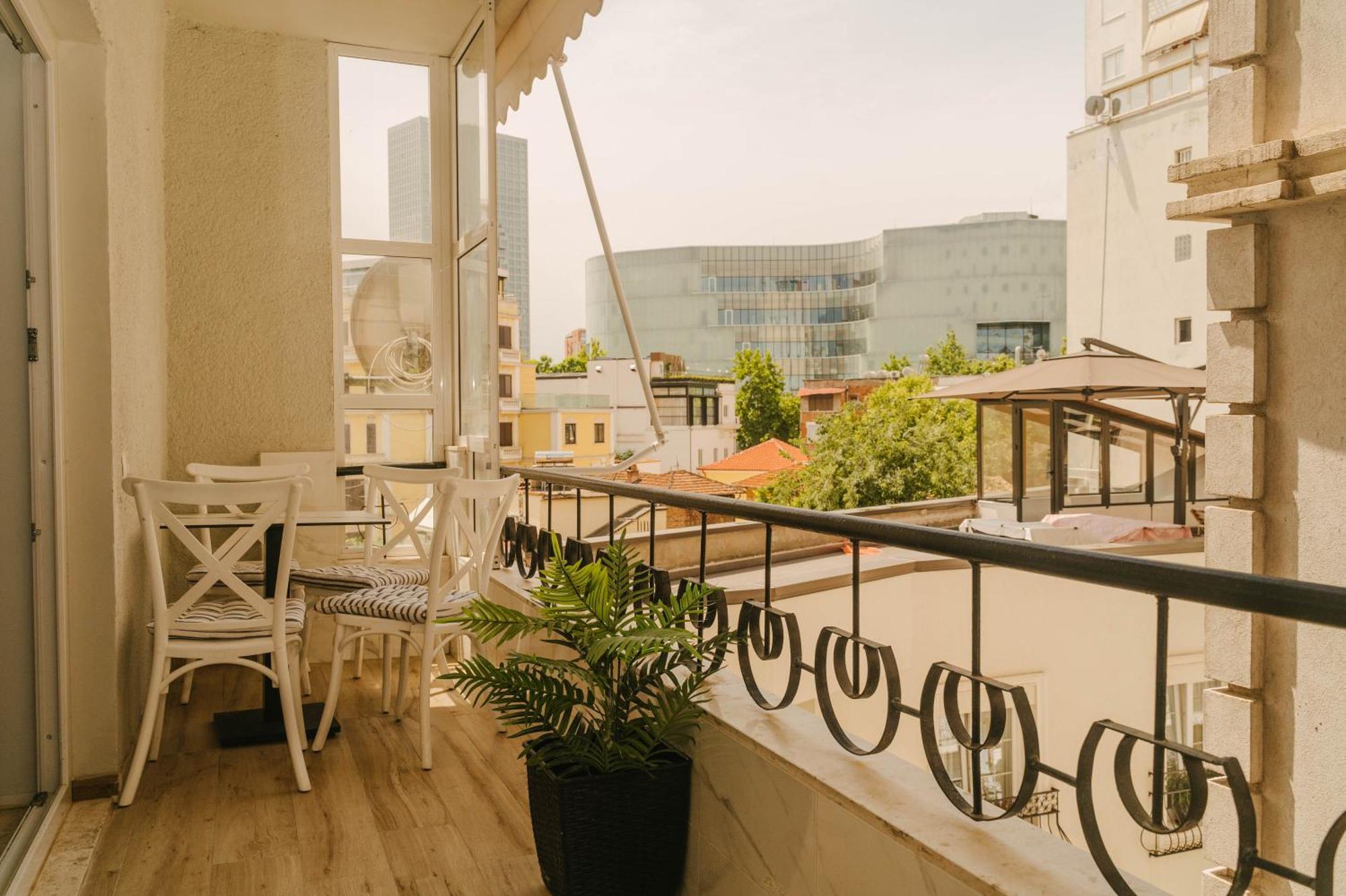 Studio Flat In Heart Of Tirana Exterior photo